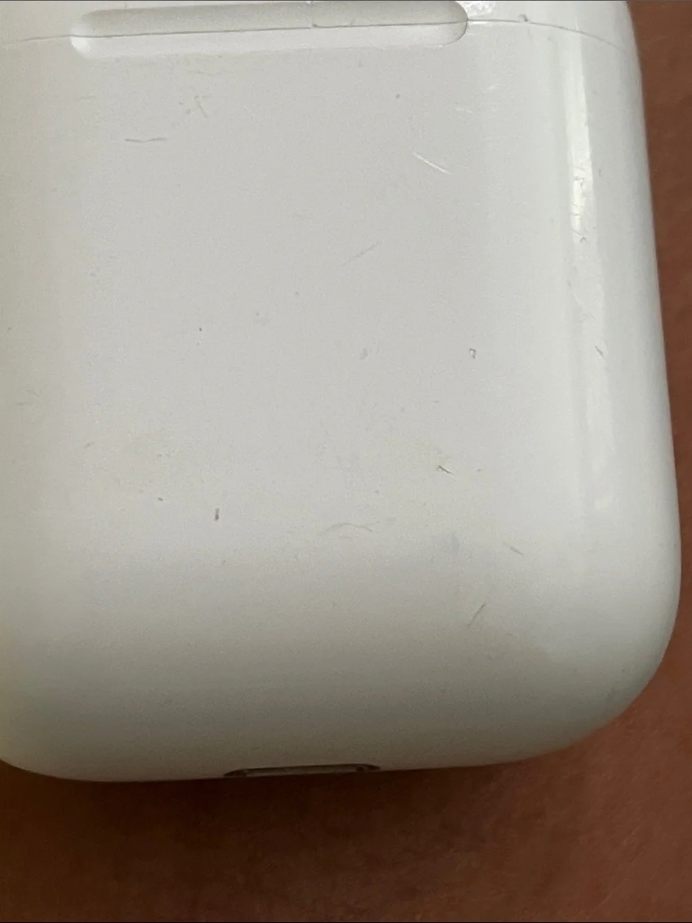 Apple White Wireless Earbuds with Charging Case (White)